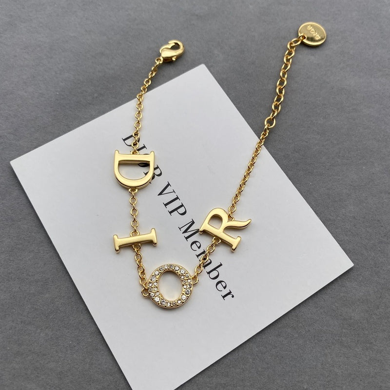 DIB38 Letter bracelet, delicate and delicate Jewelry