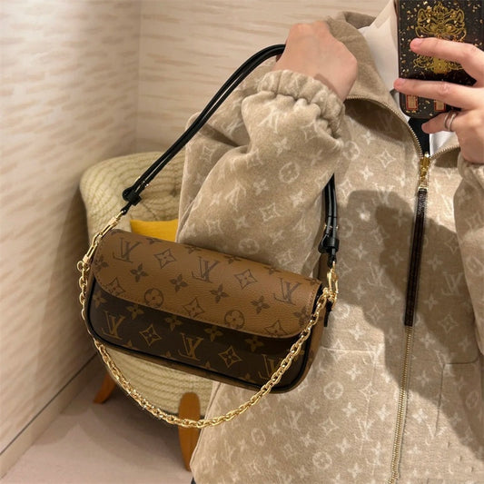 Elegant genuine leather crossbody bag With chain